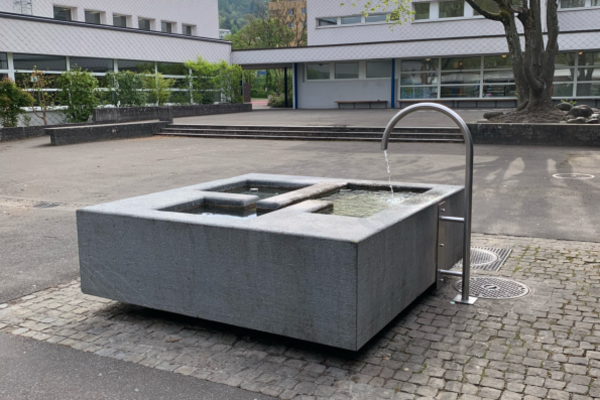 neu renovierter Brunnen